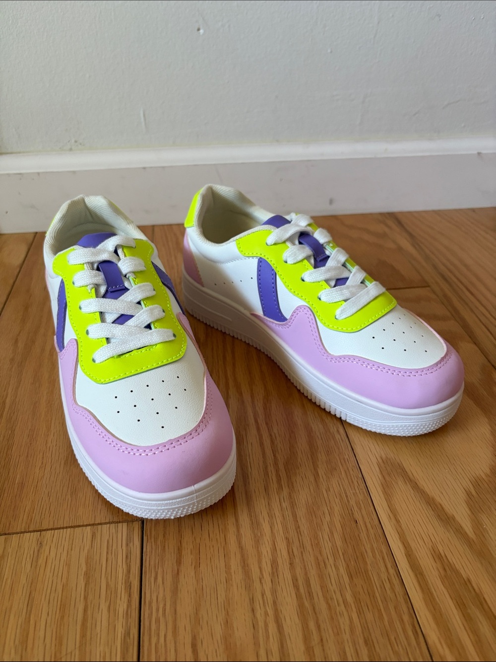 FabKids Neon Accent Pink & White Sneakers size 4